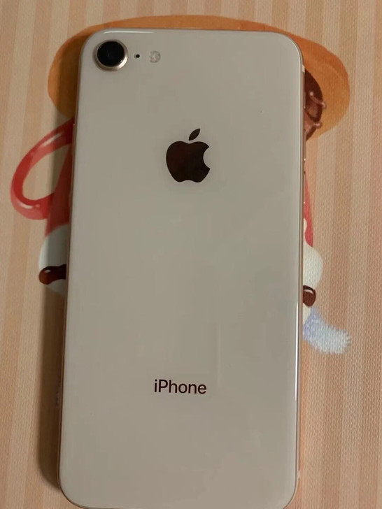 包邮成色好的iphone 8。几乎全新,内...
