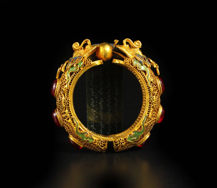 #粉丝福利# 珍藏清代鎏金镶红宝石双龙手镯...