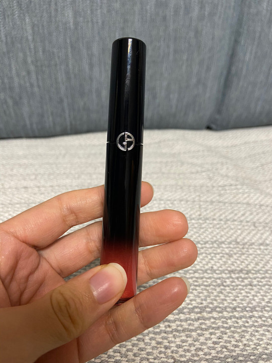 阿玛尼黑管唇釉，色号500，小红书有推荐这...