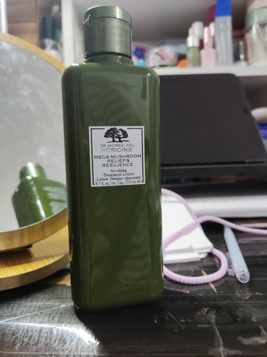 同学从香港带回的，在小红书上做功课说蘑菇水...