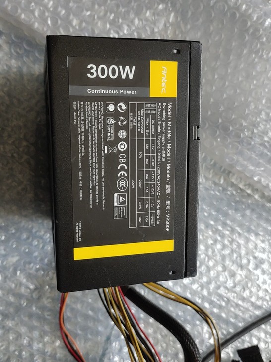 电源  安钛克300w显卡供电单6. 实物...