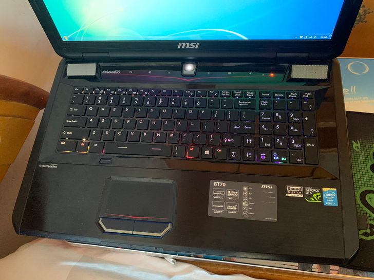 微星GT70吃鸡游戏本，高配置电池不行了