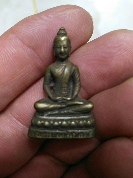 小铜佛一尊，品相如图不退不换