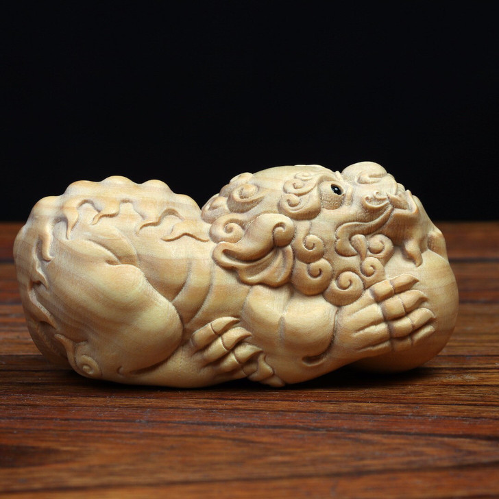 小叶黄杨木雕刻抱球貔貅实木动物招财进宝随身...