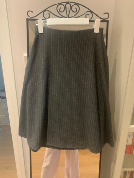 ZARA 灰色条纹伞裙,S码,腰部内衬松紧...