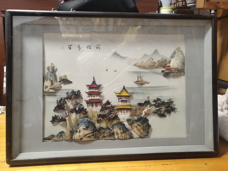 文革时期手工贝壳装饰画一副，尺寸是72cm...
