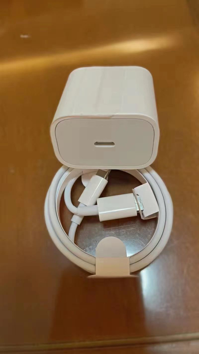个人闲置转让一套苹果12用的充电器，20w...