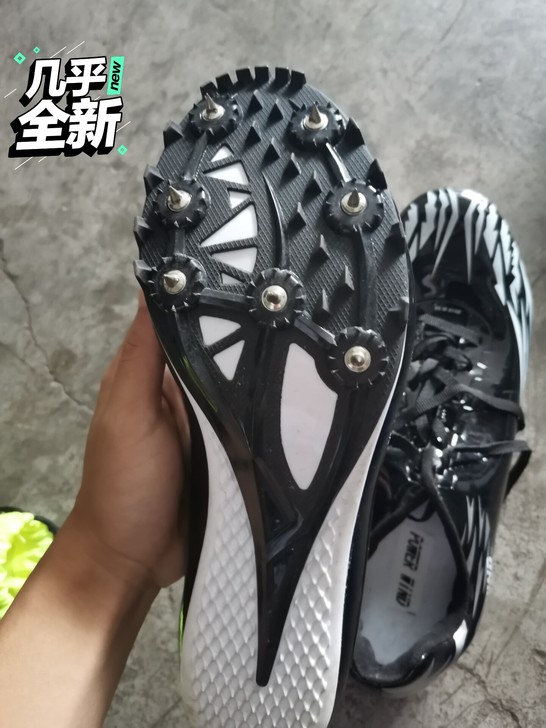 全新钉鞋没用过