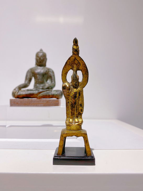 唐代鎏金板凳佛 极美品 佛身衣褶特殊