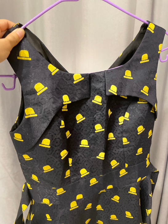 40两件裙子这两件裙子都是短款的，特别俏皮...