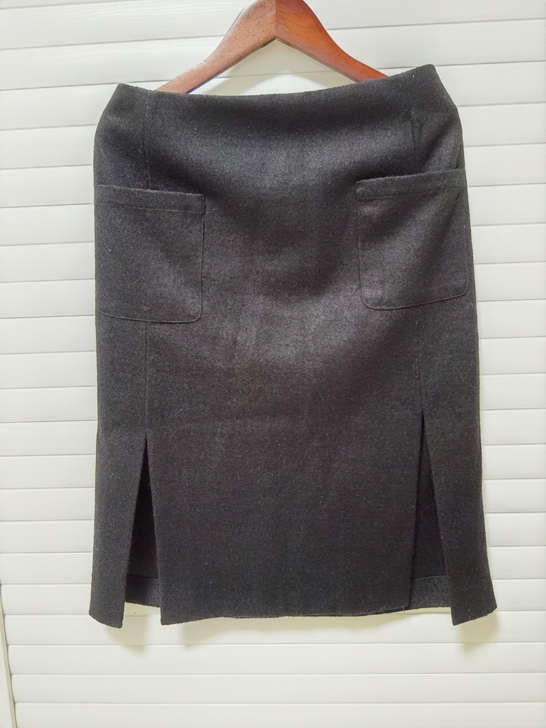 QUA半身裙，春秋冬季都可穿，商场专柜购买...