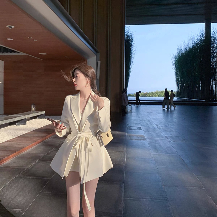 ByYou 高级感炸街收腰绑带白色休闲小西...