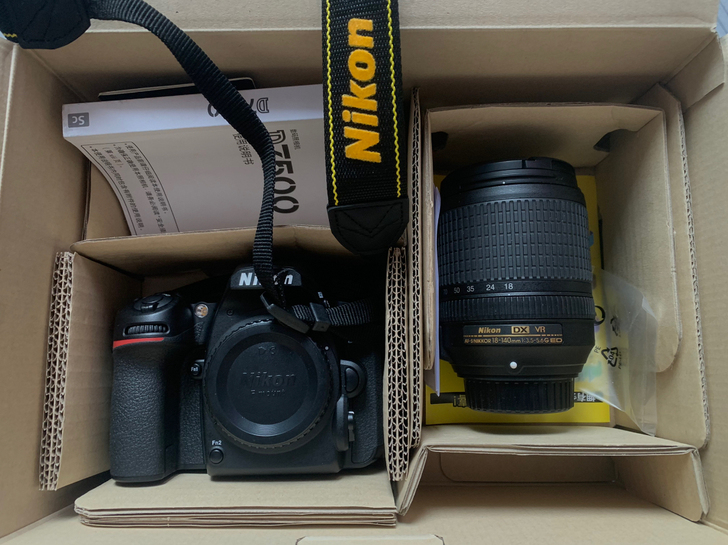 Nikon D7500 18-140 VR...