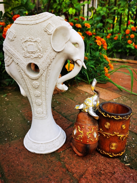 处理一批闲置树脂摆件