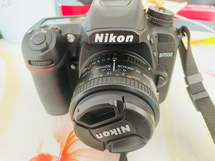 尼康单反D7500机身+尼康AF尼克尔50...