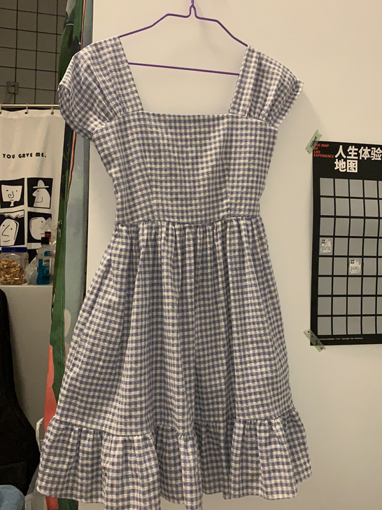 在韩国实体店购买的格子连衣裙