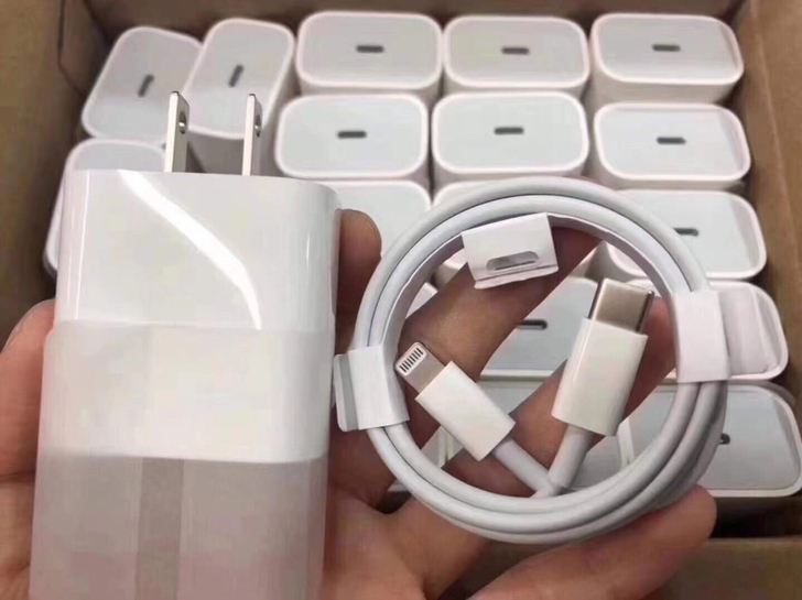 个人闲置转让苹果12用的充电器一套，20w...