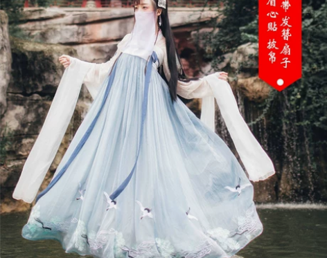 骁熊 汉服  。没穿过三次。没有色差。衣服...