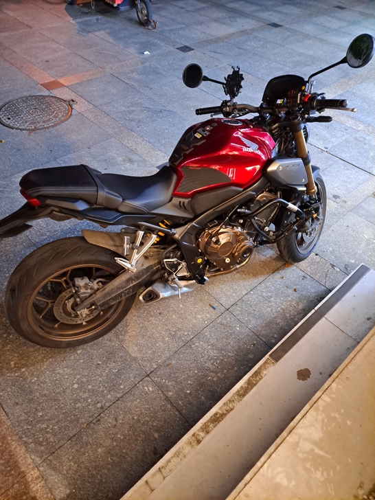 20年9月上牌cb650r，红色，个人一手...