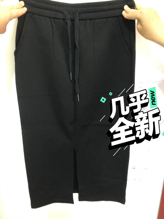 闲置出售一条黑色的半身裙，2尺2尺1的腰围...