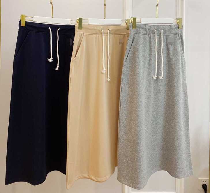 半身裙，棉质，运动风，穿着很舒服，但是不适...