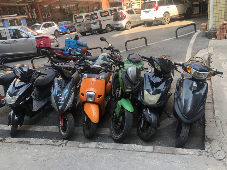 摩托车踏板车街车跑车带户的都有几百到几千都...