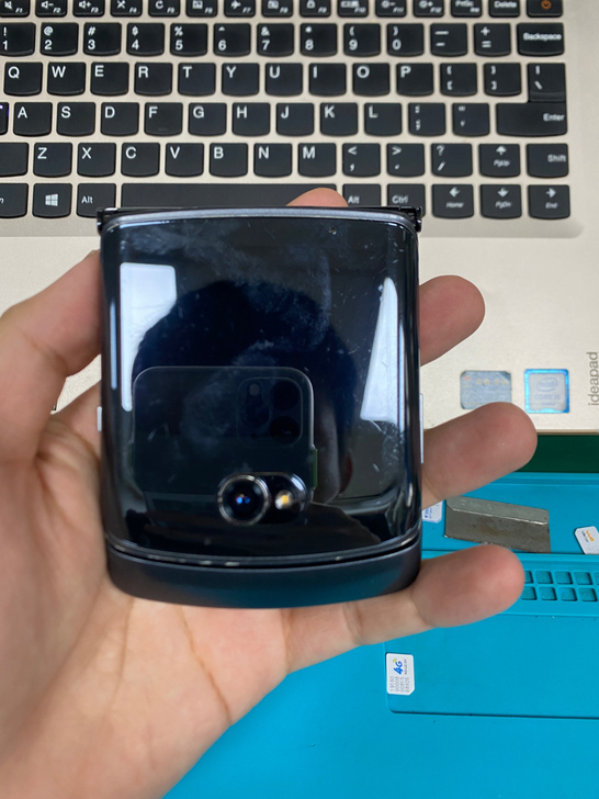 摩托罗拉 刀锋 8+256 折叠屏幕屏幕有...