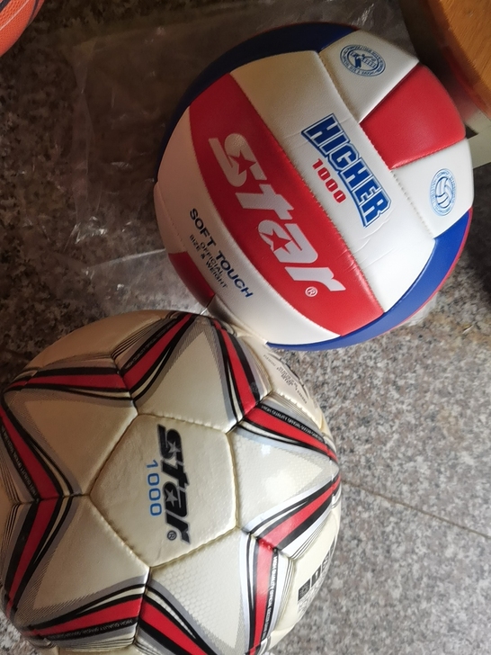 世达手缝足球，还有机缝排球，排球30包邮，...