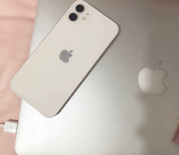 急出女生自用苹果12 128G白色国行手机...