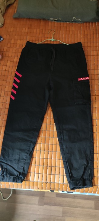 出闲置以纯 黑色工装裤 七成新 M码