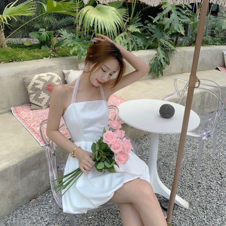 超仙海边度假露背蝴蝶结连衣裙女夏季拍照好看...