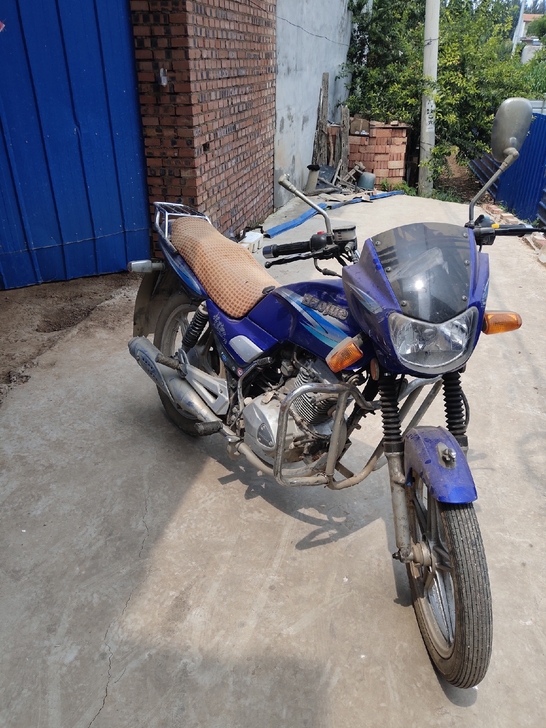 豪爵银豹摩托车，跑了不足一万四千公里保实表...