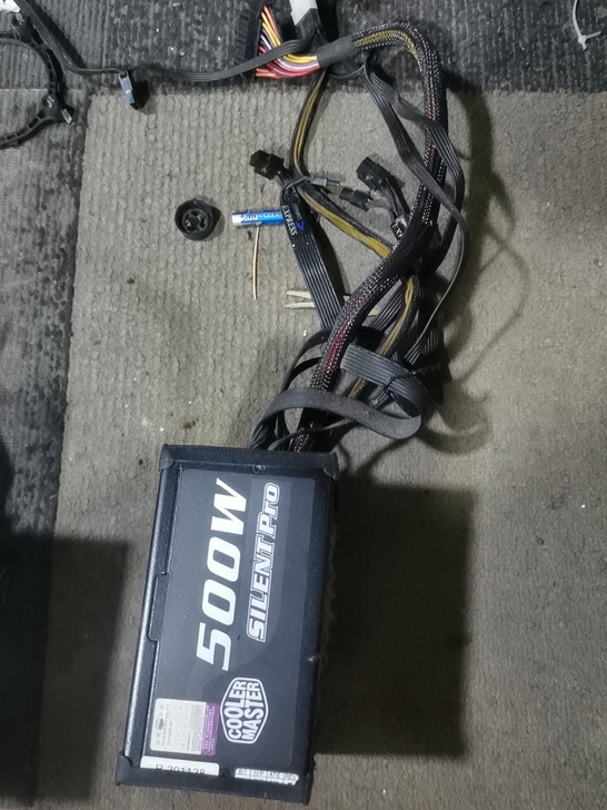 酷冷额定500W 半模组电源