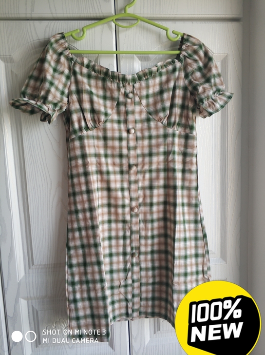 短款格子连衣裙