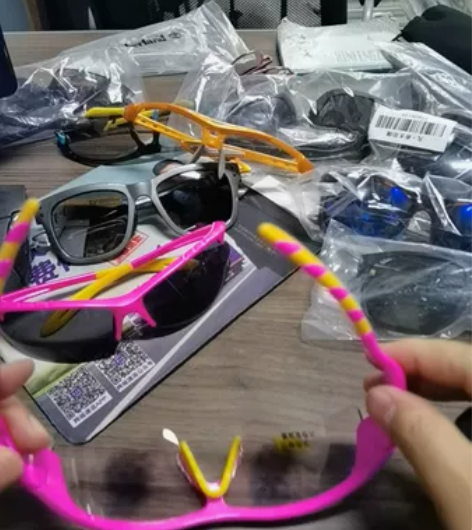 看视频就懂，捡漏吧，变色，防爆功能骑行户外...