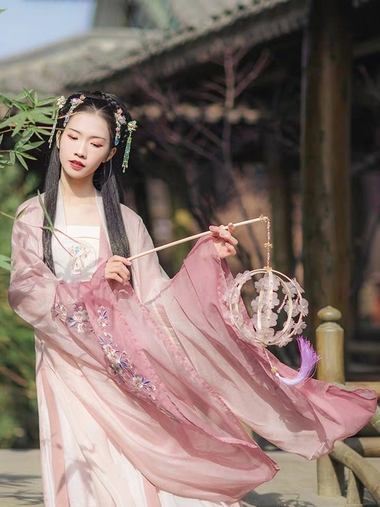 汉尚华莲立春汉服