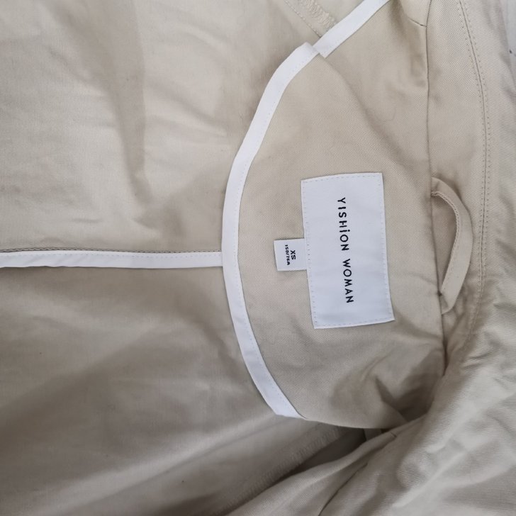 以纯风衣  实体店购买(399元)  xs...