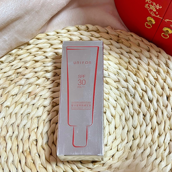 御泥坊皙白透亮防晒乳液