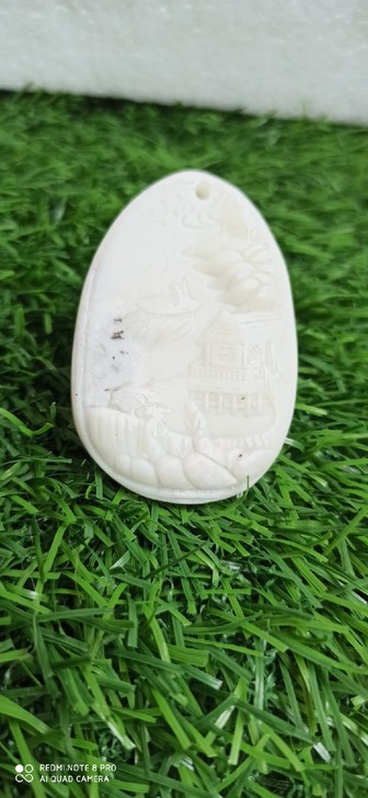 和田玉雕刻的山水画手把件入手渠道:在古玩市...