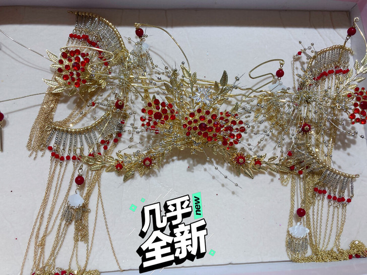 秀禾头饰 中间个星星是锆石  卡帝美学买的...