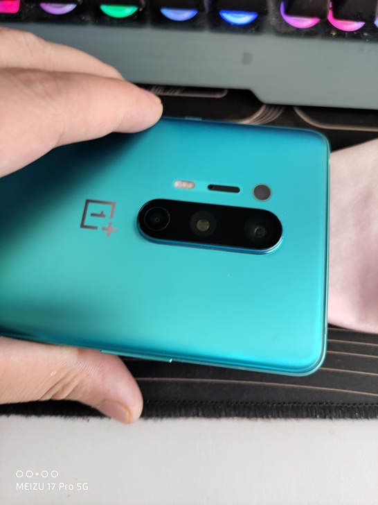 一加8Pro，12+256，成色自定95吧...