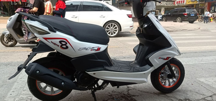 自家用，9.5成新鬼火摩托车。油耗低动力强。