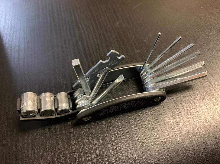 多功能折叠工具便携工具自行车工具组合工具