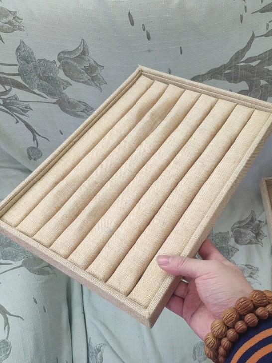 亚麻戒托盘，尺寸35cm24cm，没怎么用...