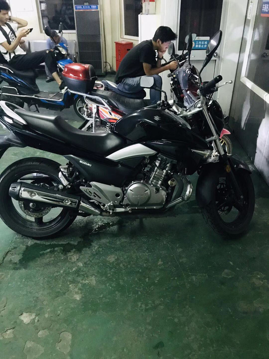 黄cGw250出租贝纳利黄龙600沪牌摩托...