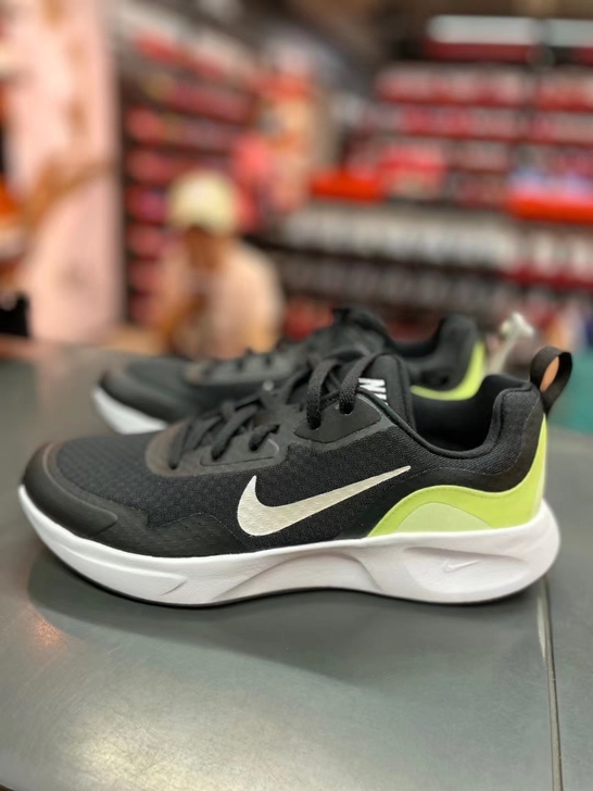 NIKE耐克女子轻便训练透气运动休闲跑步鞋...