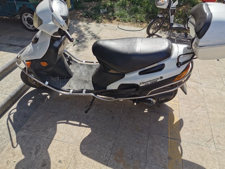 出闲置海王星踏板摩托车。10年的车跑了4万...