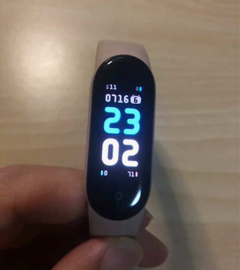 小米手环5  表盘、表带好看 待机20多天...