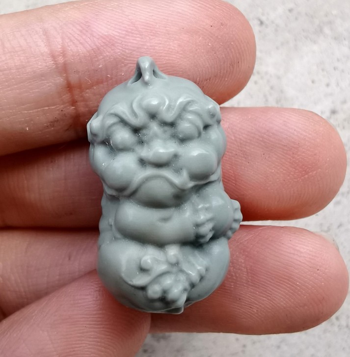 阿拉善彩玉貔貅抱球，蓝料，寓意有求必应，雕...