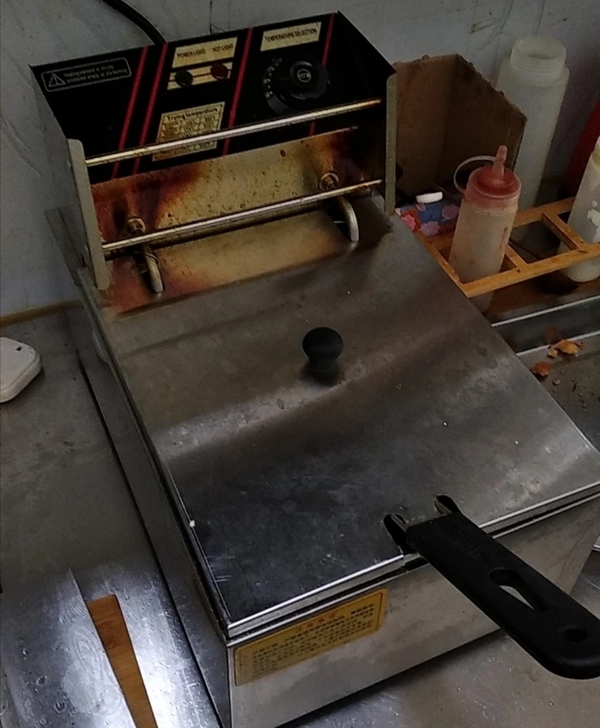 油炸锅，电炸锅，三台卖一台，正常使用，八十...